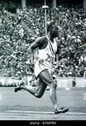 JESSE OWENS vinse quattro ori in occasione delle Olimpiadi di Berlino del 1936 Foto Stock