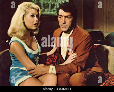 Il AMBUSHERS 1967 Columbia/Meadway film con Dean Martin e Beverly Adams Foto Stock