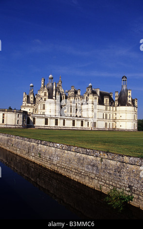 Francia Loire Chateau de Chambord è il più grande dei numerosi chateau che punteggiano la Valle della Loira Foto Stock