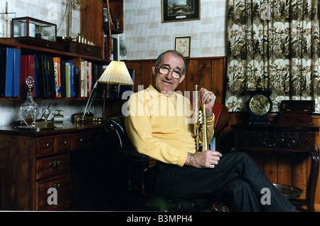 Jim Bowen il presentatore TV Bullseye Foto Stock