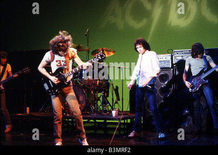 AC/DC UK del gruppo rock con Bon Scott alla voce secondo da sinistra Foto Stock