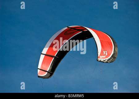 Volare aquiloni sulla spiaggia di St Peter Ording Schleswig Holstein Germania settentrionale Foto Stock