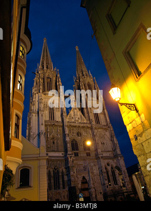 Deutschland, Bayern, Regensburger Dom bei Nacht, Cattedrale San Pietro in Regensburg Baviera Germania Foto Stock