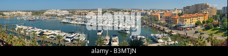 Il Portogallo, Algarve, Vilamoura, la Marina che mostra il Lake Resort e Vila Galé Marina hotel Foto Stock