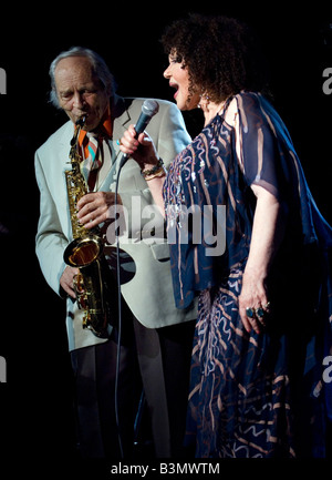 Dame Cleo Laine e Sir John Dankworth eseguire a Brecon Jazz Festival 2008 Foto Stock