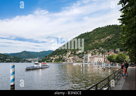 Dock di traghetto sul lago di Como, il lago di Como, Lombardia, Italia Foto Stock