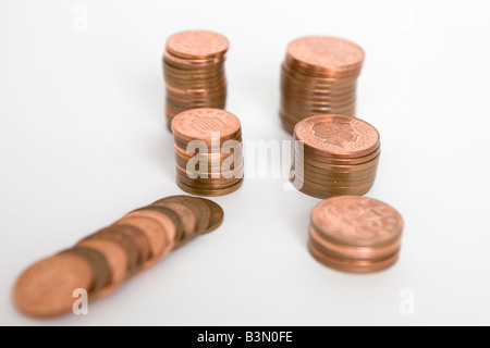 6 pile di 1 pence pezzi o spiccioli di rame Foto Stock