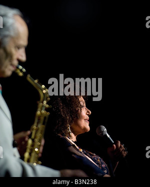 Dame Cleo Laine esegue con Sir John Dankworth a Brecon Jazz Festival 2008 Foto Stock