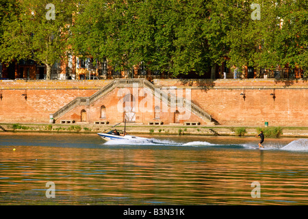 Sking acqua sul fiume Garonne a Tolosa Foto Stock