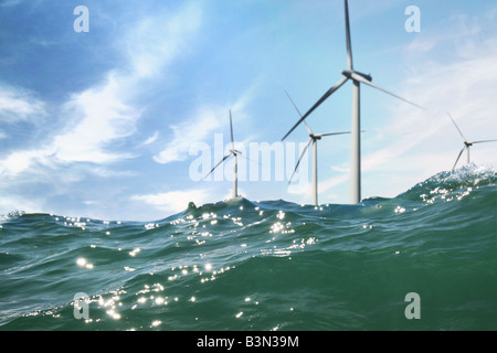 Le turbine eoliche in mare Foto Stock