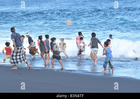 Cerimonia di cremazione /rituale finale, kusamba spiaggia , bali , Repubblica di Indonesia Foto Stock