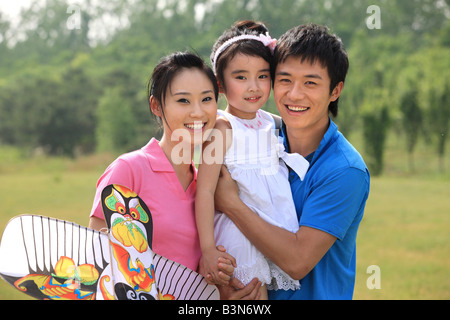 Famiglie cinesi aquiloni all'aperto,Beijing, Cina Foto Stock