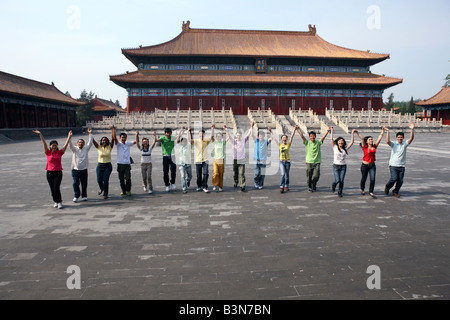 Persone provenienti da diversi paesi di essere insieme nella città proibita,Beijing, Cina Foto Stock