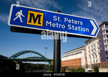 Un segno di Tyne and Wear Metro a Sunderland, Inghilterra. Foto Stock