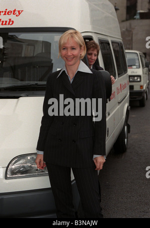 Tania Bryer presentatore TV Febbraio 98 Tania Bryer presenterà il Helen casa i bambini s ospizio con un sole in pullman da varietà Club Showbiz Awards Foto Stock