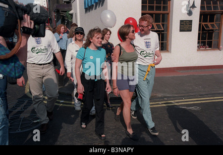 Chris Evans Radio TV presentatore potrebbe Virgin Radio boss Chris Evans vestito come un medico per infermieri giorno su un pub crawl con 50 infermiere ha invitato alla sua radio show ha speso 1000 in un'ora in Scruffy Murphy s in Soho Foto Stock