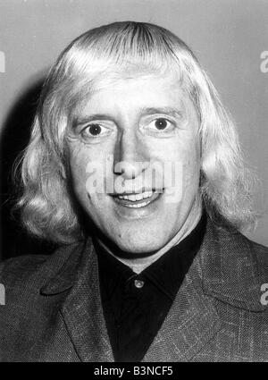 Jimmy Saville il presentatore TV e Disc Jockey Mirrorpix Foto Stock