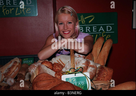 Denis Van Outen presentatore TV dicembre 191997 la grande colazione Presenter è stato scelto per rappresentare il pane per la vita di campagna 191998 mirrorpix Foto Stock