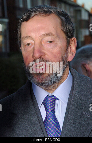 David Blunkett Home Secretary Dicembre 2004 lascia la sua casa di Sheffield Foto Stock