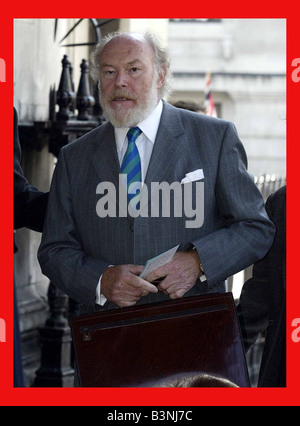 Memoriale di servizio per attore John Thaw Settembre 2002 Presso il St Martin nel campo in Trafalgar Square Londra attore Timothy West Foto Stock