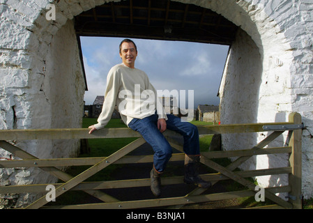 Attore Neil Morrissey al suo hotel Novembre 2002 a Laugharne Galles del Sud Foto Stock