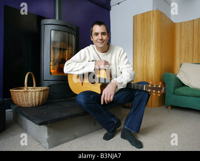 Attore Neil Morrissey al suo hotel Novembre 2002 a Laugharne Galles del Sud Foto Stock