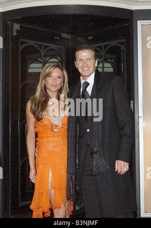 Victoria e David Beckham Aprile 2004 lasciando Gordon Ramsays ristorante presso il Claridges Brook Street Posh e Becks Foto Stock