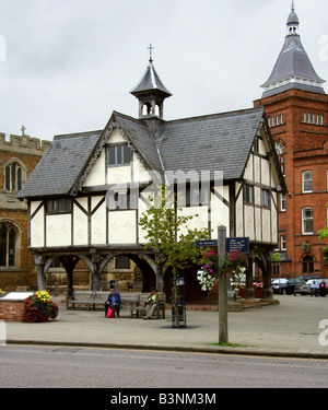 La vecchia scuola di Grammer e San Dionigi Chiesa, Market Harborough, Leicestershire, Regno Unito Foto Stock