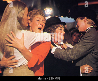 L UCCISIONE DI SUOR GEORGE 1969 Associates e Aldrich film con Susannah York a destra e Beryl Reid accanto a lei Foto Stock