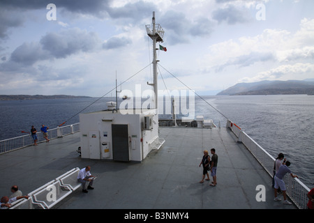 Faehre zwischen Kalabrien und Sizilien auf der Strasse von Messina, Tyrrhenischen Meer, Ionisches Meer, Mittelmeer, Italien Foto Stock