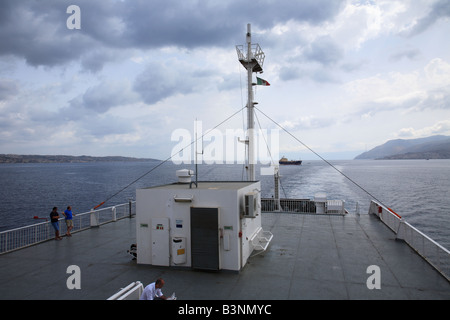 Faehre zwischen Kalabrien und Sizilien auf der Strasse von Messina, Tyrrhenischen Meer, Ionisches Meer, Mittelmeer, Italien Foto Stock