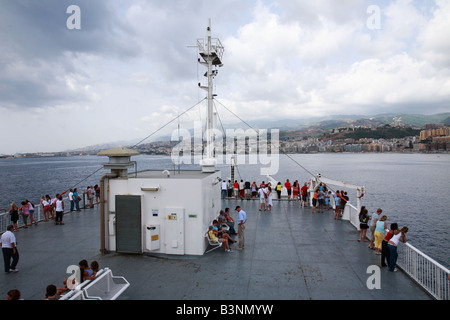 Faehre zwischen Kalabrien und Sizilien auf der Strasse von Messina, Tyrrhenischen Meer, Ionisches Meer, Mittelmeer, Italien Foto Stock