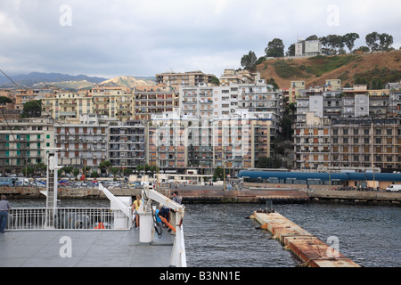 Faehre zwischen Kalabrien und Sizilien auf der Strasse von Messina, Tyrrhenischen Meer, Ionisches Meer, Mittelmeer, Italien Foto Stock