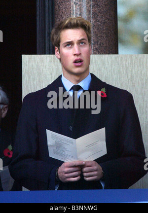 Rimembranza Domenica come la regina e i membri della famiglia reale si radunano in Whitehall Prince William Foto Stock