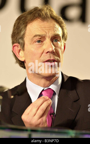 Tony Blair parlando a Scottish Labour Party Conference presso il Centro Dewer in Perth Febbraio 2002 Foto Stock