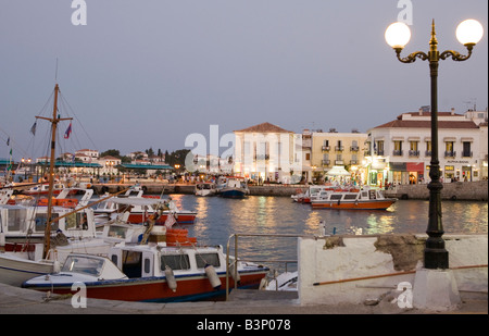 Barche nel porto nuovo, Spetses, Grecia Foto Stock