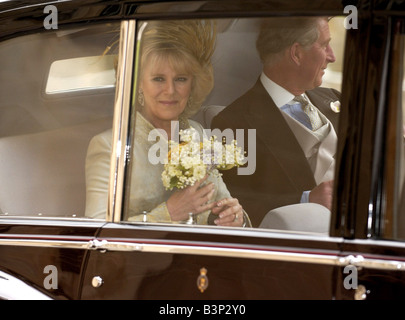 Il matrimonio di S.A.R. il Principe Carlo e Camilla Parker Bowles a Windsor Guildhall il 9 aprile 2005 arrivando per la benedizione Foto Stock