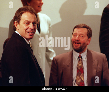 Tony Blair e David Blunkett Partito Laburista NEC Millbank Tower Londra 1998 Foto Stock