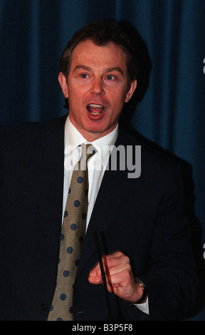 Tony Blair Primo Ministro britannico Marzo 1999 è fotografato in occasione del lancio del Programma Eccellenza nelle città regime in St Paul s Modo Foto Stock