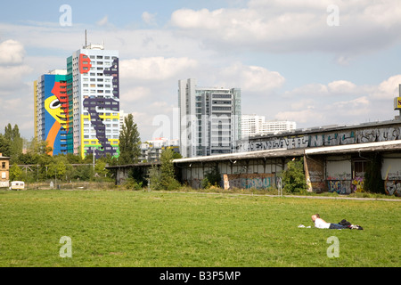 Un soggetto ad atti vandalici vecchia fabbrica in Berlino Germania Foto Stock