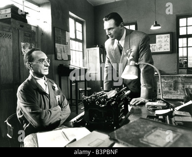 SCHINDLER'S LIST 1993 film universale con Liam Neeson a destra e Ben Kingsley Foto Stock