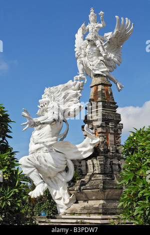 Statue dalla mitologia Balinese in Gianyar, Bali, Indonesia Foto Stock