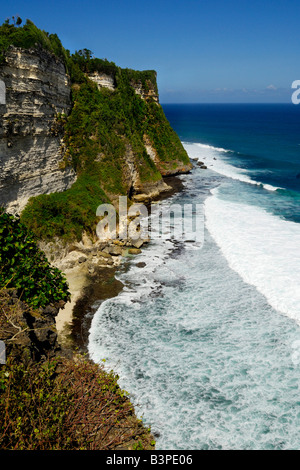 Ripida costa intorno all'Ulu-Watu-tempio, Bukit Badung peninsula, Bali, Indonesia Foto Stock