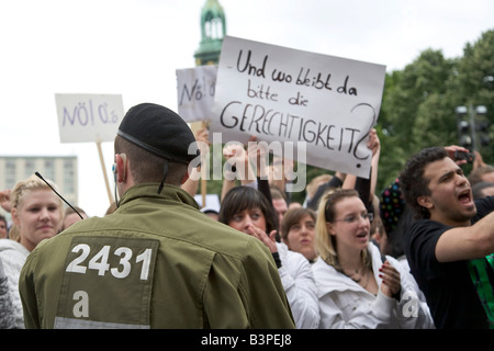 La protesta della scuola, banner, e dove è la giustizia in questo?, contro la ripetizione di una maturità prova di matematica, i cui compiti sono Foto Stock