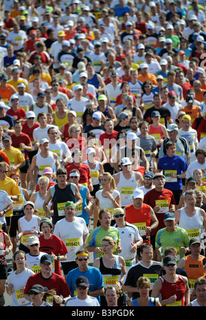 Mass start per la mezza maratona, Stoccarda, Baden-Wuerttemberg, Germania, Europa, 22.06.2008 Foto Stock