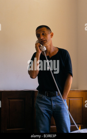 Mostar, giugno 1996', ersad humo, ex comandante di brigata 41, BIH, parlando al telefono, 1996 Foto Stock