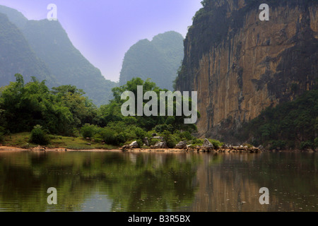 Il fiume Mingjiang nel sud della Cina di Guangxi Zhuang Regione Autonoma Foto Stock