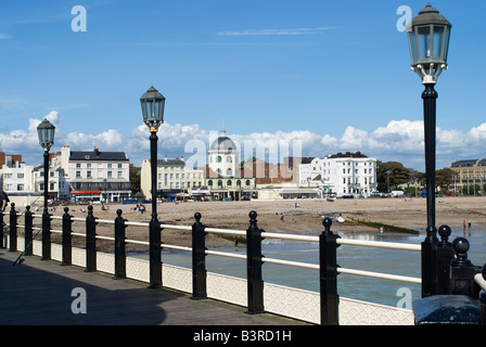 Proprietà lungomare visto dal molo a Worthing West Sussex England Foto Stock