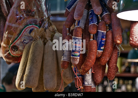Salsicce appeso Foto Stock