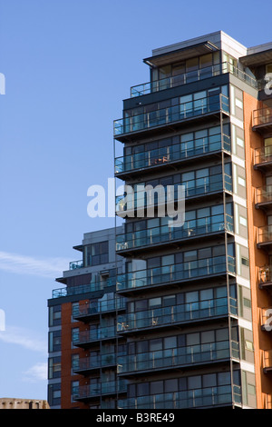 Whitehall Road, Leeds, West Yorkshire, Regno Unito , una miscela di uffici , appartamenti e negozi Foto Stock